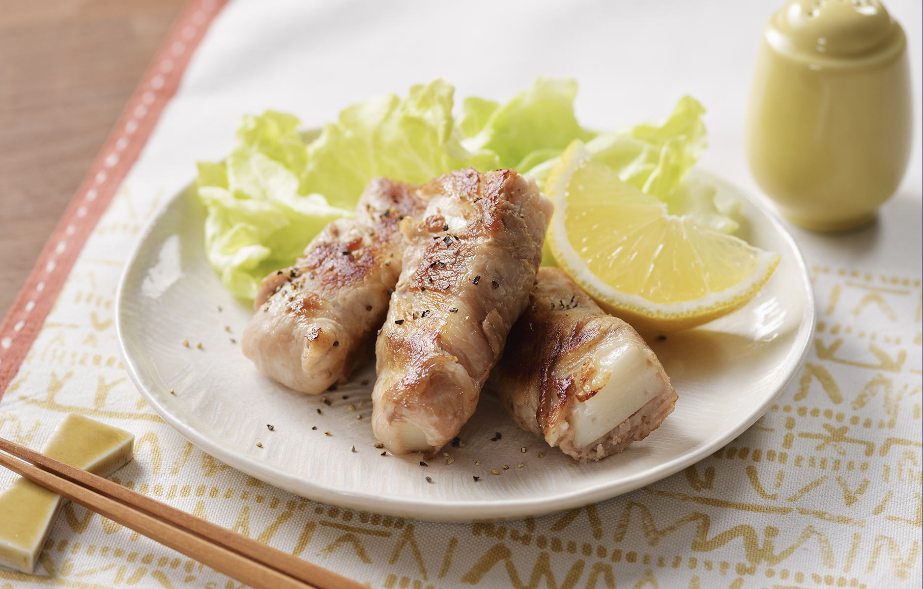 かまぼこ肉巻き 黒こしょう風味